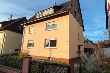 Attraktives Dreifamilienhaus mit freier Wohnung in LB-Pflugfelden - Ludwigsburg