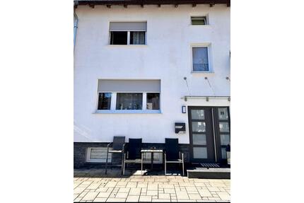 Haus Verkauf in Schwenningen - 395.000,00&nbsp;EUR Kaufpreis, ca.&nbsp; 240,00&nbsp;m&sup2; in Villingen-Schwenningen (PLZ: 78056)