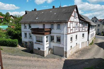 Großzügiges Einfamilienhaus mit Ausbaureserve und kleinem Garten - Felsberg Böddiger