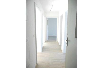 ** ERSTBEZUG nach Generalsanierung - 3-Zi-Altbauwohnung mit Balkon ** - Regensburg Galgenberg