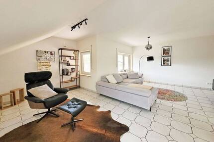 GEMÜTLICH!!! Herrliche 3- Dachgeschosswohnung mit Einbauküche und Fußbodenheizung - Neuenstein Mühlbach