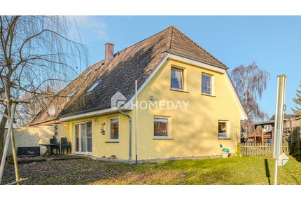 Am Feldrand und idyllisch gelegen: DHH mit Südterrasse, EBK + Carport | Gepflegt | Großes Grundstück - Damshagen