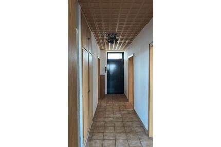 Geräumige teilmöblierte 3-Zimmer-Wohnung mit Küche - Krefeld Benrad