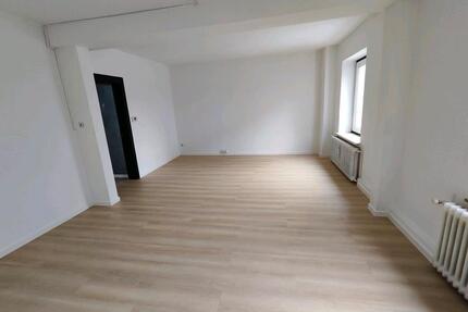 Zentrale Wohnung in Lage - 900,00&nbsp;EUR Kaltmiete, ca.&nbsp; 127,00&nbsp;m&sup2; in Lage (PLZ: 32791)