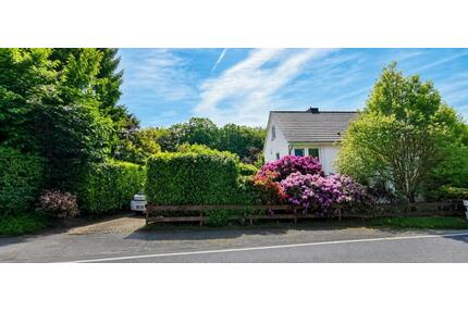 Haus in ruhiger Randlage, letztes Haus der Straße + 906m² Bauland - Wermelskirchen