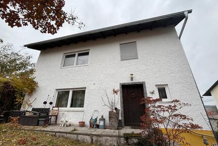 Haus mit Garten zu vermieten! - 1.000,00&nbsp;EUR Kaltmiete, ca.&nbsp; 120,00&nbsp;m&sup2; in Simbach (PLZ: 94436)