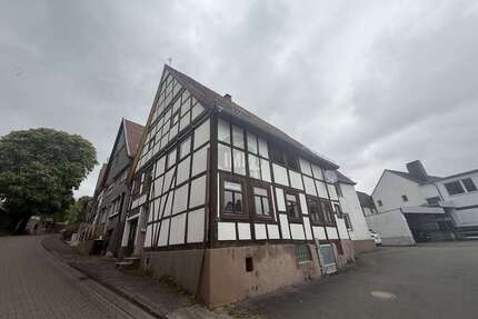 Haus zum Kaufen in Blomberg 75.000,00 € 215 m²