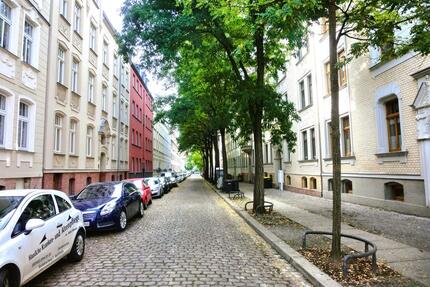 Mit neuem Bad! Hoch hinaus mit dieser charmanten 3-Raum-Wohnung in der südlichen Innenstadt von Halle - Halle (Saale) Damaschkestraße