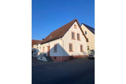 Charmantes kleines Haus mit Garten und Garage – ideal für Familien - Uettingen