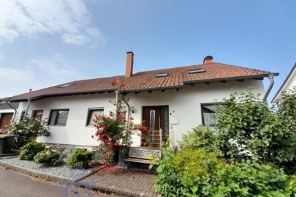 Großzügiges Wohnhaus mit ELW zentral zwischen Homburg und Zweibrücken