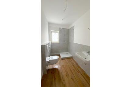 Erstbezug nach Kernsanierung - 2 Zi m. Balkon + Tageslichtbad - Krefeld