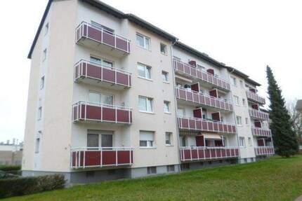 Schöne 2 Zimmer-Wohnung mit Balkon und KFZ - Stellplatz in guter, zentraler Wohnlage von Maintal - Dörnigheim.