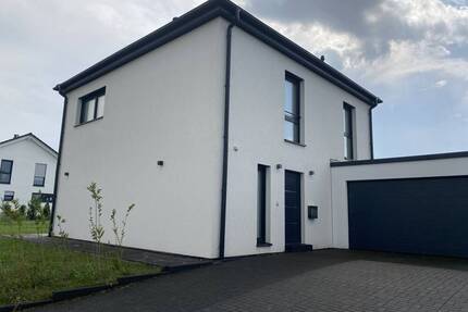 Freistehendes Einfamilienhaus im Bungalow-Stil mit Doppelgarage in Dornhan