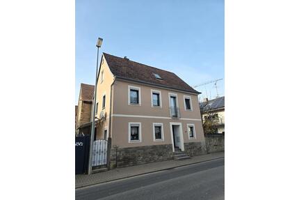 Einfamilienhaus (Wohnung) in Mainstockheim zu vermieten. - Albertshofen