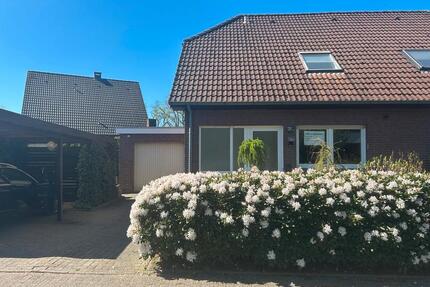 Doppelhaushälfte in 26655 Westerstede, zentrumsnah