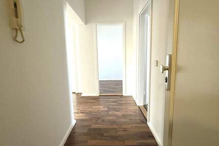 Wohnen im Dachgeschoss - 3-Raum-Wohnung mit Tageslichtbad in Gablenz - Chemnitz