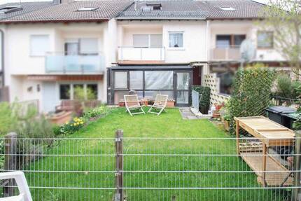 Sofort wohlfühlen: 5-Zi.-RMH in Hildrizhausen mit Garage und Stellplatz