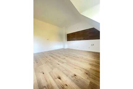 Helle 3-Zimmer-Dachgeschosswohnung in St. Ingbert-Rentrisch ( Saniert) - Saarbrücken