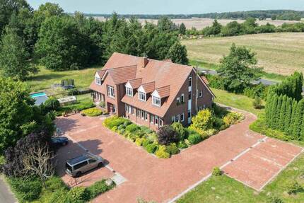 MFH mit 4 WE und 1 GE sowie Top-Potenzial in Feldrandlage zur flexiblen Nutzung - Groß Plasten