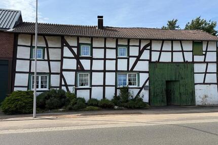 Fachwerkhofanlage aus der 1. Hälfte 19. Jahrhundert zu verkaufen - Heimbach