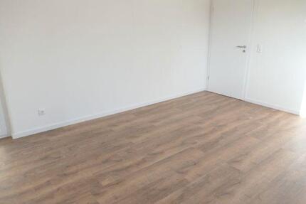 ERSTBEZUG! Große helle 3 Zi.-EG-Whg. sehr ruhig im Zentrum mit neuem Bad, Balkon und Kfz.-Platz! - Bückeburg