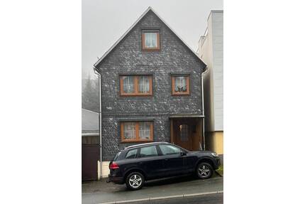 Einfamilienhaus mit Garage - 44.000,00&nbsp;EUR Kaufpreis, ca.&nbsp; 90,00&nbsp;m&sup2;&nbsp;Wohnfl&auml;che in Oberweißbach/Thüringer Wald (PLZ: 98744)