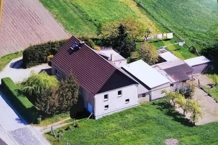 Einfamilienhaus, ideal für Gewerbe oder Kleintierhalter. - Rositz