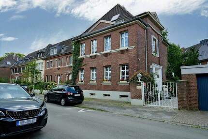 Investition mit Zukunft - Zweifamilienhaus mit bestehendem Wohnrecht - NUR im Erdgeschoss! - Krefeld Stadtmitte