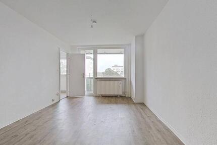 Über den Dächern der Stadt: 1-Zimmer-Apartment mit EBK und BALKON inkl. tollem Ausblick - Rendsburg