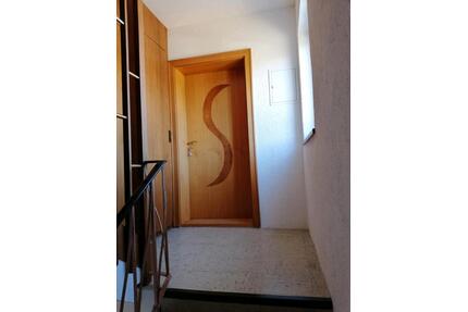 Maisonette Wohnung 2,5 Zimmer - 1.050,00&nbsp;EUR Kaltmiete, ca.&nbsp; 100,00&nbsp;m&sup2; in Au in der Hallertau (PLZ: 84072)