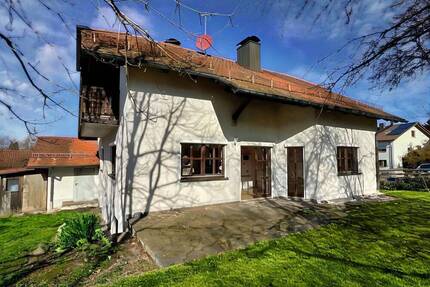 Familienfreundliches Haus mit viel Platz und großem Grundstück in Wiesenfelden