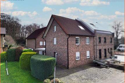 Attraktives Immobilienensemble in Aphoven: Zwei Zweifamilienhäuser mit viel Potenzial - Heinsberg / Aphoven Aphoven/Laffeld