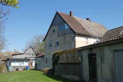 Zweifamilienhaus mit ehem. landw. Nebengebäude und Garagen - 91731 Langfurth Matzmannsdorf - Langfurth / Matzmannsdorf