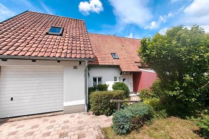 Charmante Doppelhaushälfte mit Garage und Vollunterkellerung - Neustadt an der Waldnaab