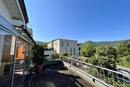 Lichtdurchflutete 1,5-Zi.-Whg. mit großer Südterrasse, Aufzug, TG - Bad Urach