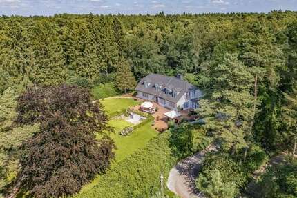 Haus zum Kaufen in Wedel 2.390.000,00 € 452 m²