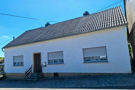 Einfamilienhaus in Züsch - 92.000,00&nbsp;EUR Kaufpreis, ca.&nbsp; 111,00&nbsp;m&sup2; in Gusenburg (PLZ: 54413)