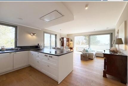 VON POLL - OBERURSEL: Exklusive, vollmöblierte Penthouse-Wohnung mit Dachterrasse in begehrter Lage - Oberursel (Taunus)