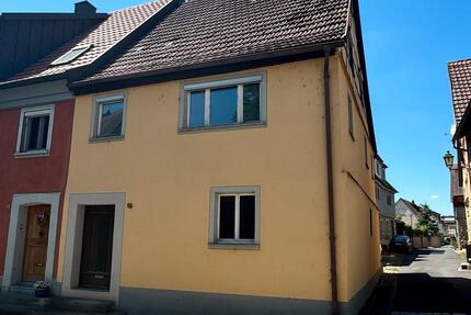 Sanierungsbedürftiges Haus - 79.000,00&nbsp;EUR Kaufpreis, ca.&nbsp; 112,00&nbsp;m&sup2; in Frickenhausen am Main (PLZ: 97252)