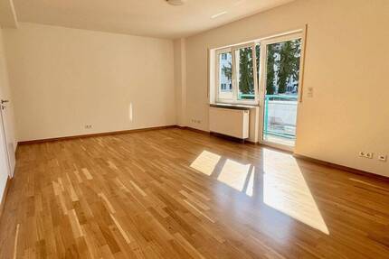 TRADITIONELL: FRISCH RENOVIERTE, GROSSZÜGIGE 2-ZIMMER-WOHNUNG! - Heidelberg Wieblingen