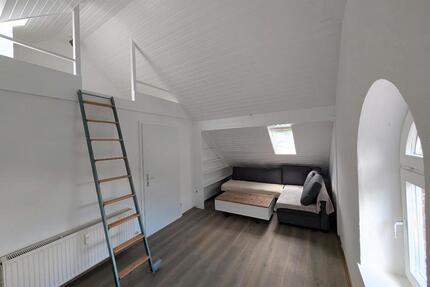 Besondere DG Wohnung mit Schlafempore & Charme, möbliert Daaden