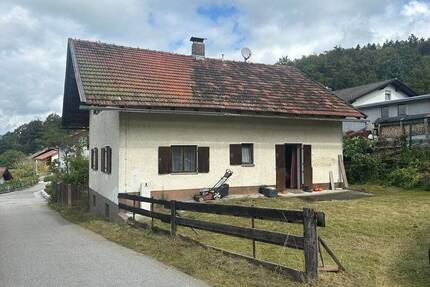 Renovierungsbedürftiges Einfamilienhaus Nähe Grafenau