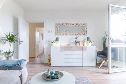 Gut geschnittene helle 3 ZKB Wohnung mit Balkon und EBK ab 1.7. - Wiesbaden Nordost