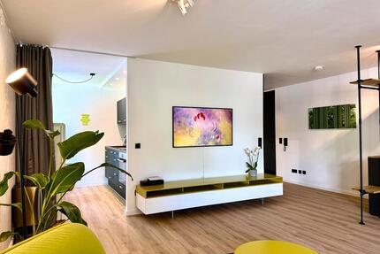 Wohnung möbeliert mit Balkon. Kosten warm mit Stellplatz - Wiesbaden Nordost