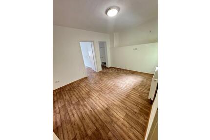 2 Zimmer Apartment in zentraler Lage -- mit EBK und Duschbadezimmer -- Terrasse - Windischeschenbach