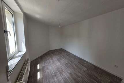Haus zum Mieten in Duisburg 950,00 € 90 m²
