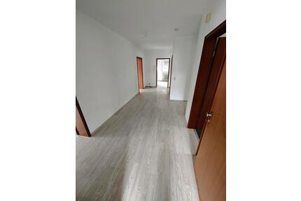 Helle EG & OG Wohnung (je 98 m²) mit Garten, Terrasse & Balkon - Neuwied Block