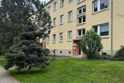 schöne 2-Raum Wohnung mit Balkon für Selbstrenovierer - Gröningen Großalsleben