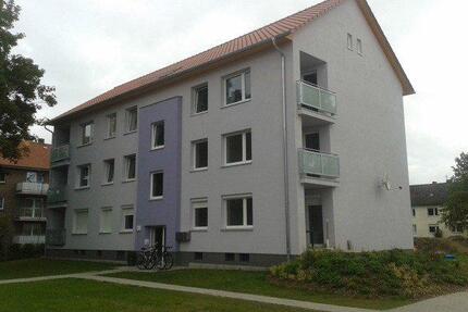Schöne, gut geschnittene 5-Zi.-Wohnung mit Einbauküche, Balkon - Hankensbüttel