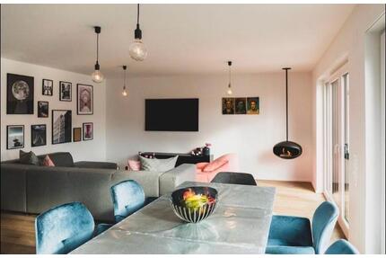 Stilvolle 4-Zi.-Wohnung mit Seeblick & Bad en Suite - Kahl am Main